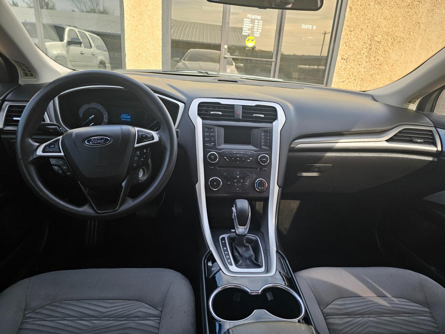 2016 WHITE Ford Fusion S (1FA6P0G70G5) with an 2.5L L4 DOHC 16V engine, 6-Speed Automatic transmission, located at 533 S Seven Points BLVD, Seven Points, TX, 75143, (430) 255-4030, 32.313999, -96.209351 - Photo#4